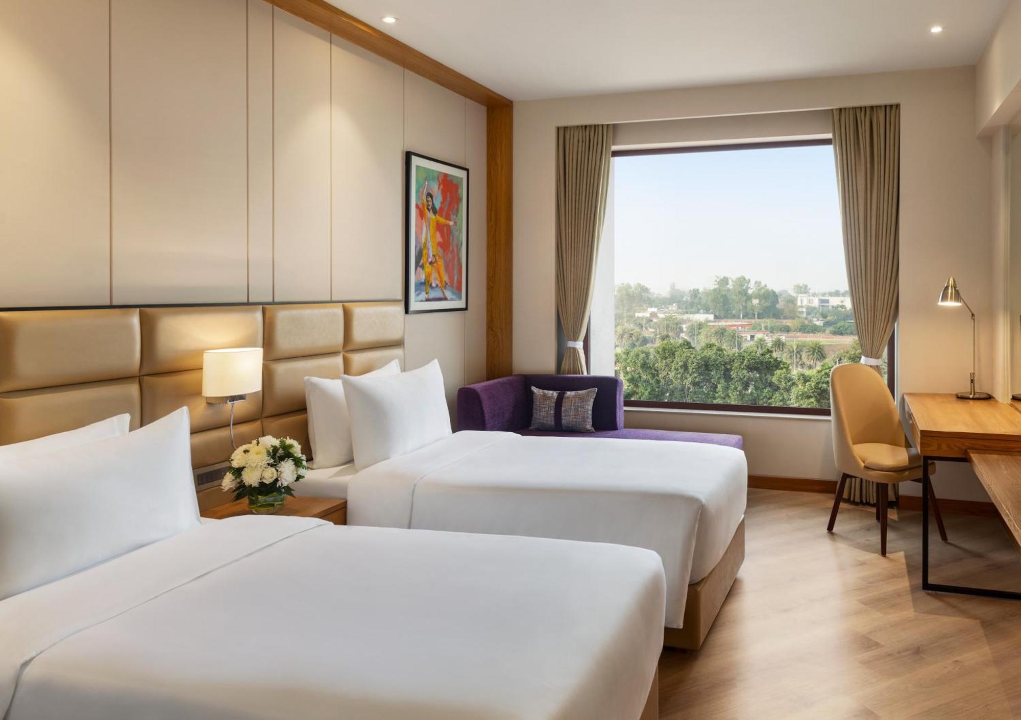 Ramada Encore By Wyndham Amritsar Airport Dış mekan fotoğraf
