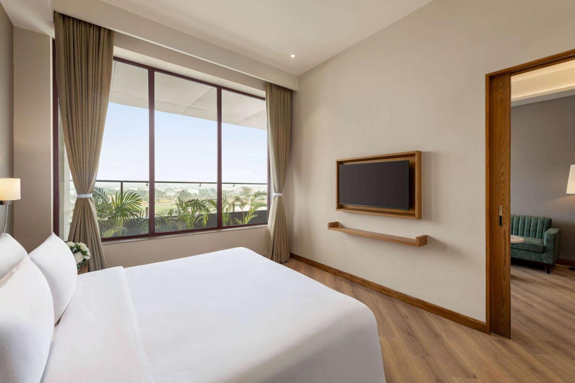 Ramada Encore By Wyndham Amritsar Airport Dış mekan fotoğraf