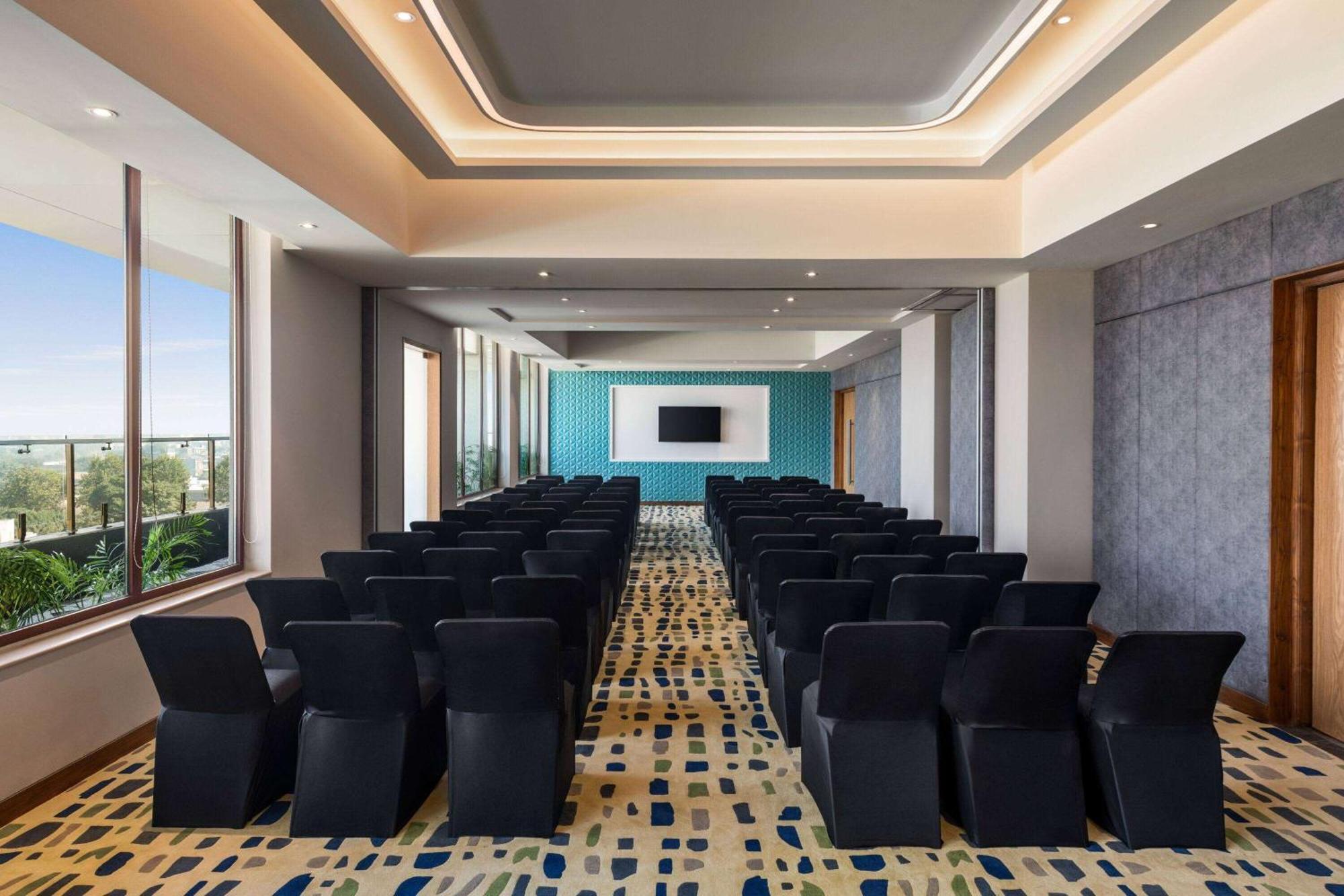 Ramada Encore By Wyndham Amritsar Airport Dış mekan fotoğraf