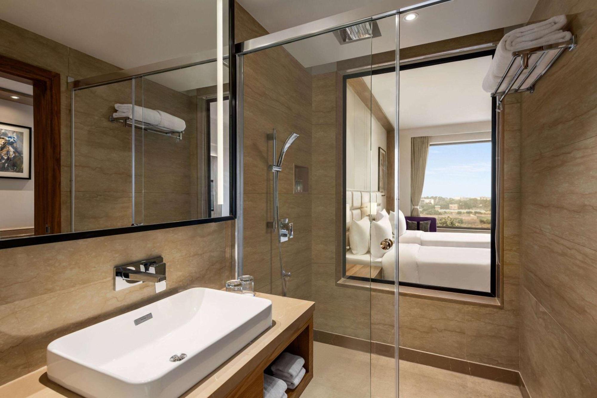 Ramada Encore By Wyndham Amritsar Airport Dış mekan fotoğraf